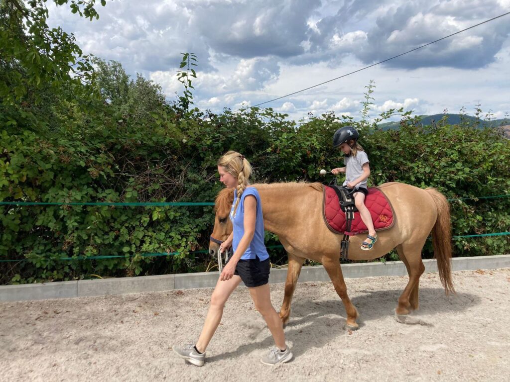 Reitstunde für Kinder auf Pony